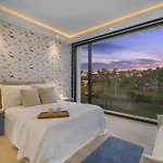 Sandie Front Golf Cinema Sauna Jacuzzi Kids Playground Vila Estepona
