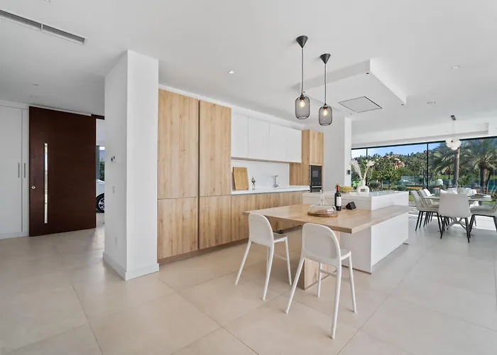 Villa Sandie Front Golf Cinema Sauna Jacuzzi Kids Playground Estepona