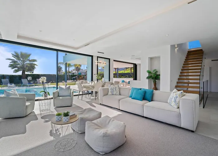 Sandie Front Golf Cinema Sauna Jacuzzi Kids Playground *