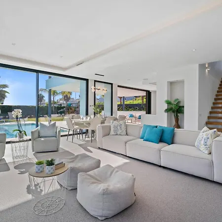 Sandie Front Golf Cinema Sauna Jacuzzi Kids Playground *